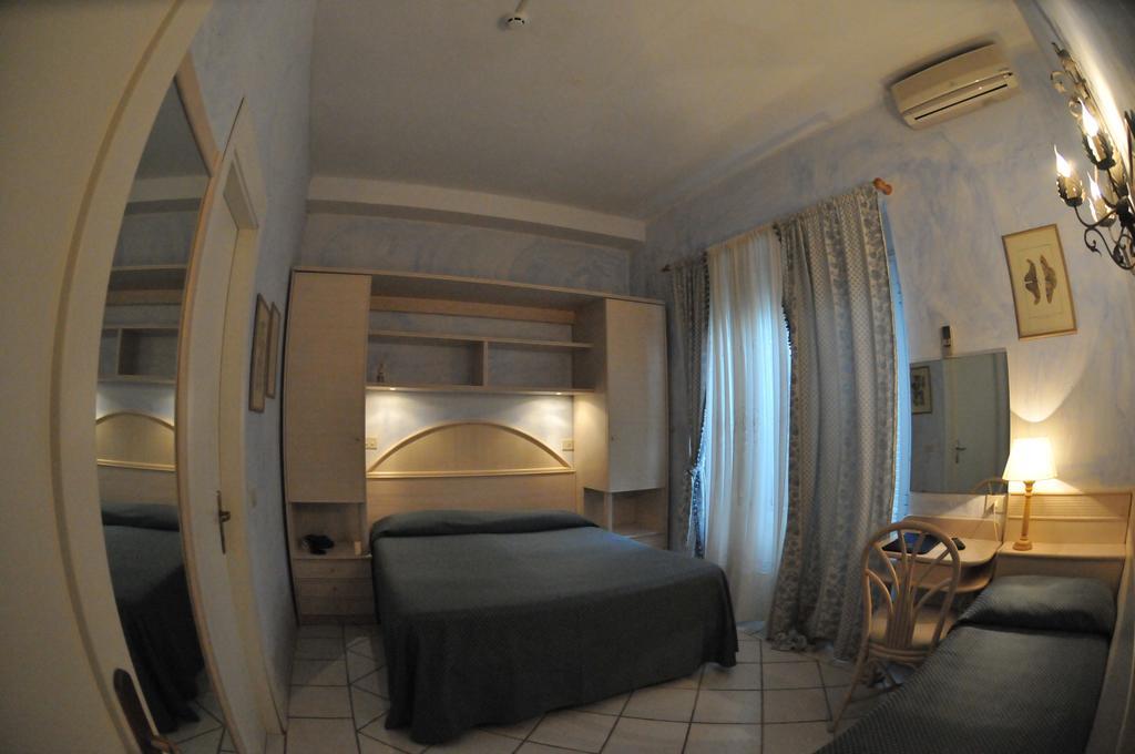 Hotel Atlantic Marina Di Carrara Pokoj fotografie